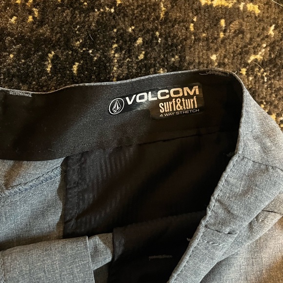 Volcom shorts - Picture 3 of 3